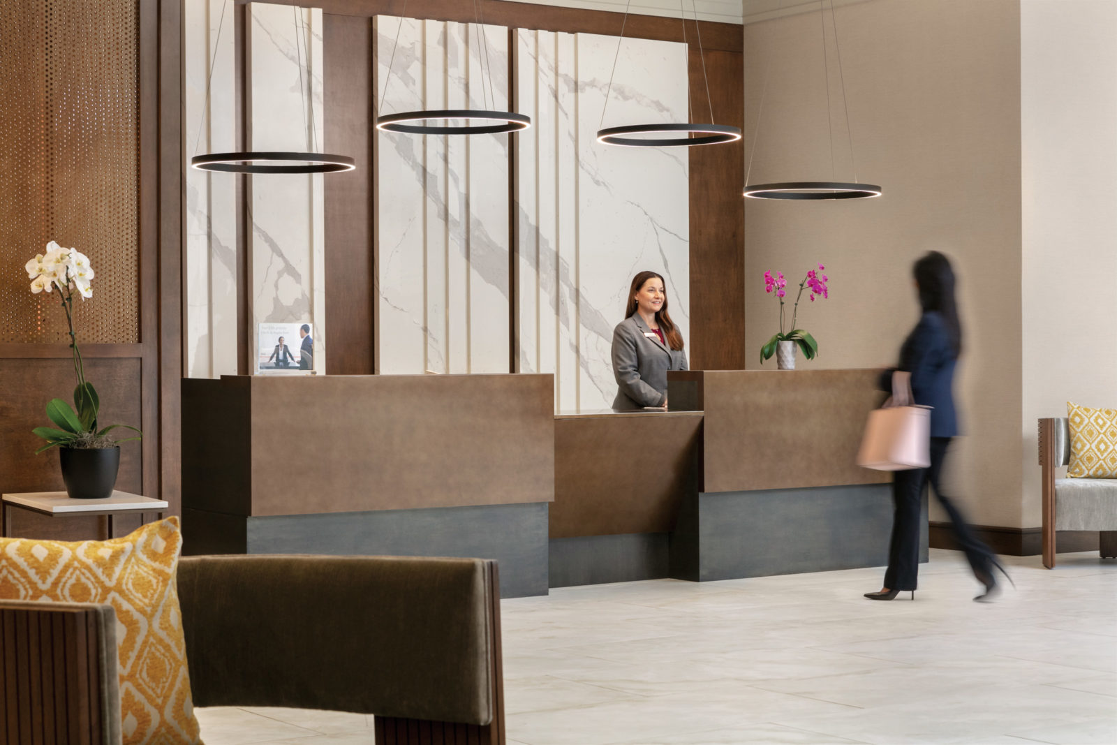 Front desk of CROWNE PLAZA PHILADELPHIA | KING OF PRUSSIA with FD agent and guest walking up