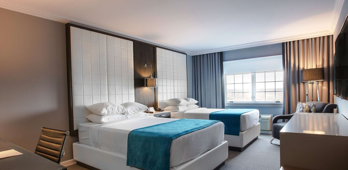 2 beds with teal bed scarf at Westminster Hotel