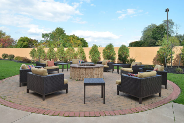 Courtyard by Marriott Burlington/Mt. Holly/Westhampton firepit and seating area